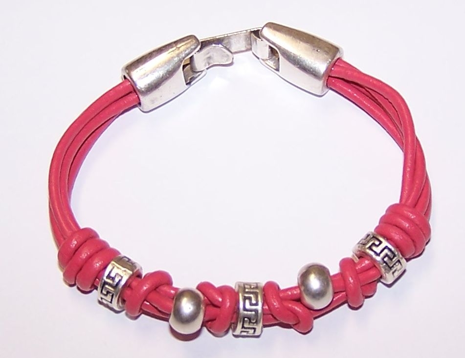 Brazalete Pulsera  4 Cuero 2mm 3 Fajines 2 Bola y cierre Gancho Zamak Hecho a Mano
